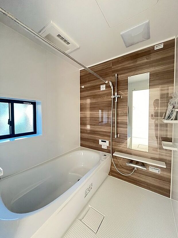 花粉や雨の日、寒い冬の時期に嬉しい浴室乾燥機。換気機能で入浴時に湿気を換気しカビの防止にもなります。  