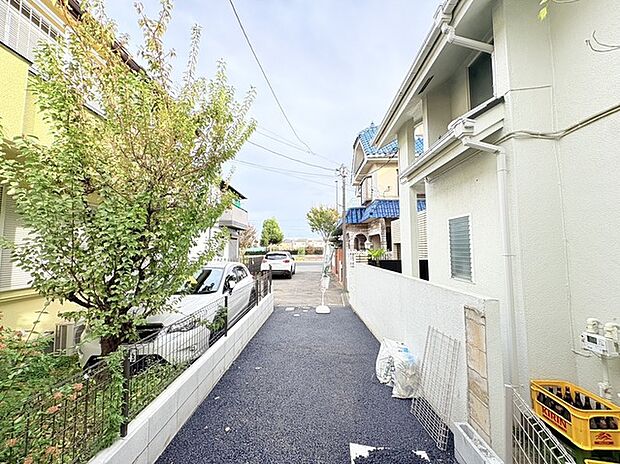 戸建てが立ち並ぶ静かな住宅街。四季折々の移り変わりを感じながら自然と楽しみ、暮らす、そんな毎日を日々の中で感じられる住環境