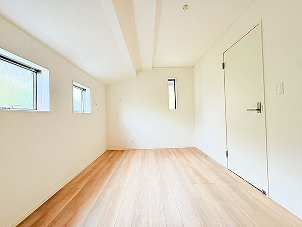 2面採光を確保した明るい室内は、爽やかな風を感じる居心地の良い空間です。