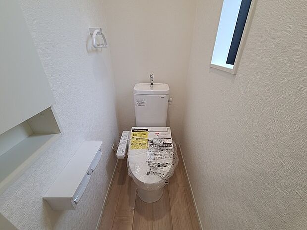 1.2階にそれぞれトレイがございます。朝の混雑時に分散して利用できるほか、ゲスト用としても使い分けることもできます。