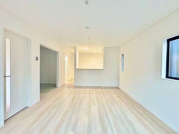 夕食の時間。家族、友人、両親、親戚との会話がより料理を美味しくしてくれる。あっという間に時間が過ぎてしまう居心地の良さは、普段はほっとする空間としてここにあります。