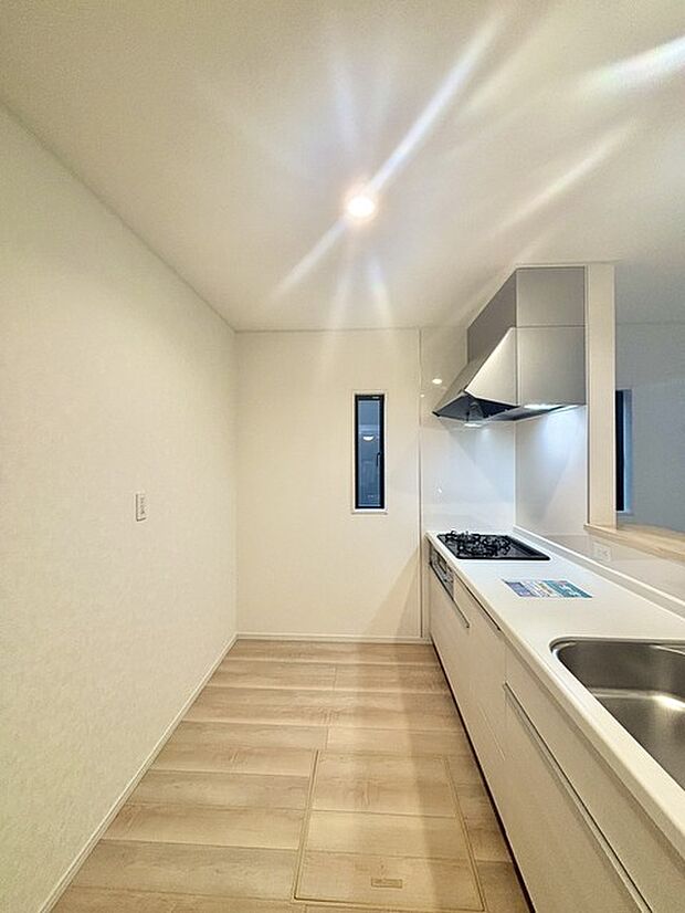 キッチンはオープンカフェスタイルだからリビングとの一体感はバッチリ。毎日のお料理時間も楽しくなりそうです。