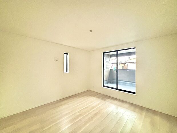 2面採光を確保した明るい室内は、爽やかな風を感じる居心地の良い空間です。