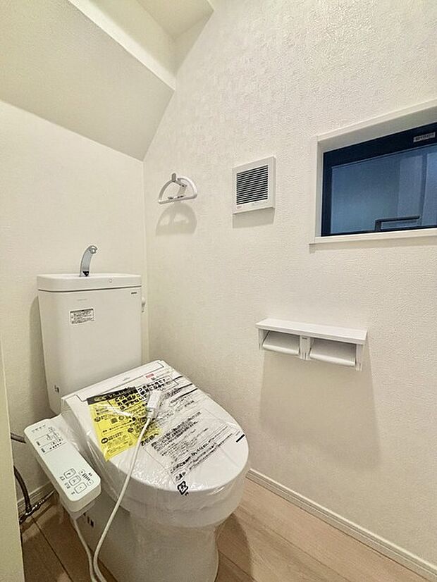 1.2階にそれぞれトレイがございます。朝の混雑時に分散して利用できるほか、ゲスト用としても使い分けることもできます。