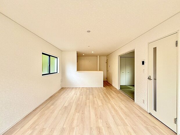 夕食の時間。家族、友人、両親、親戚との会話がより料理を美味しくしてくれる。あっという間に時間が過ぎてしまう居心地の良さは、普段はほっとする空間としてここにあります。 