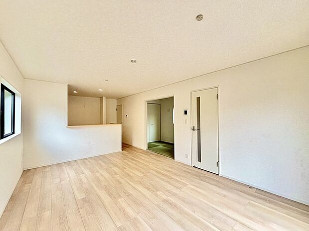 夕食の時間。家族、友人、両親、親戚との会話がより料理を美味しくしてくれる。あっという間に時間が過ぎてしまう居心地の良さは、普段はほっとする空間としてここにあります。