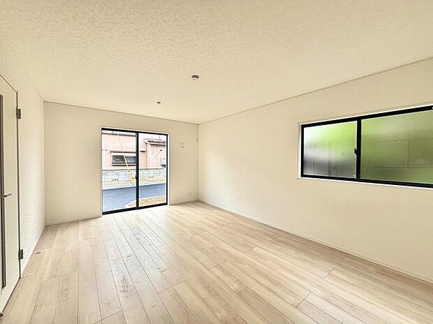 リビングは家具の配置も思いのまま。自由度が高い設計です。 