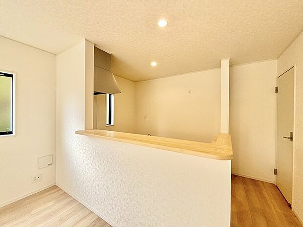 家族が一番集まる場所だから広々としつつも素敵な空間であって欲しい。皆がくつろぐリビングからキッチンまでが一つに繋がる空間。 