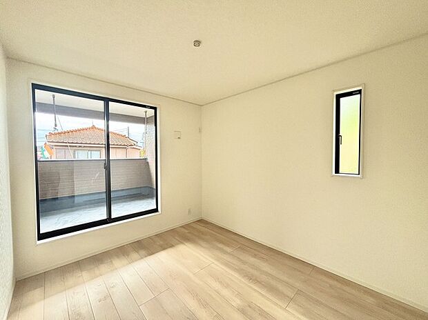 2面採光を確保した明るい室内は、爽やかな風を感じる居心地の良い空間です。 