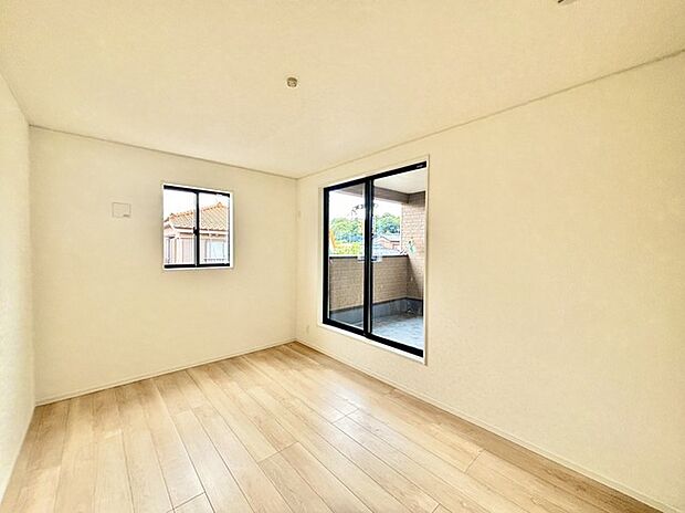 衣類の整理整頓に嬉しいクローゼット付きのお部屋。お子様のお部屋としても便利です。