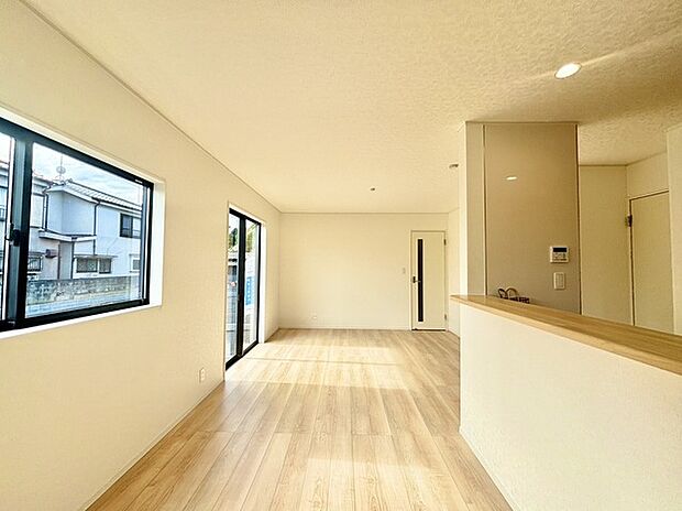 リビングは家具の配置も思いのまま。自由度が高い設計です。 