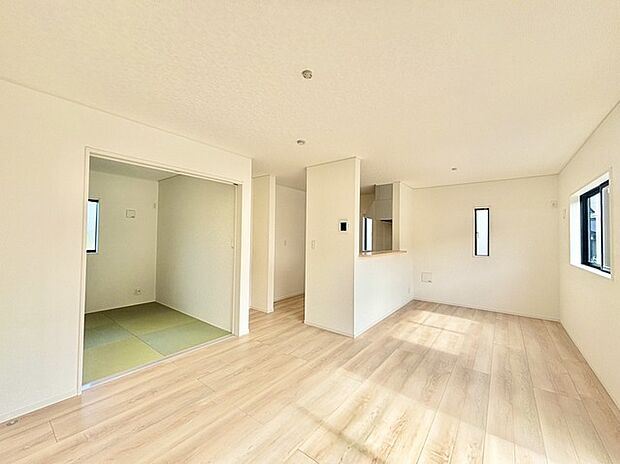 夕食の時間。家族、友人、両親、親戚との会話がより料理を美味しくしてくれる。あっという間に時間が過ぎてしまう居心地の良さは、普段はほっとする空間としてここにあります。 