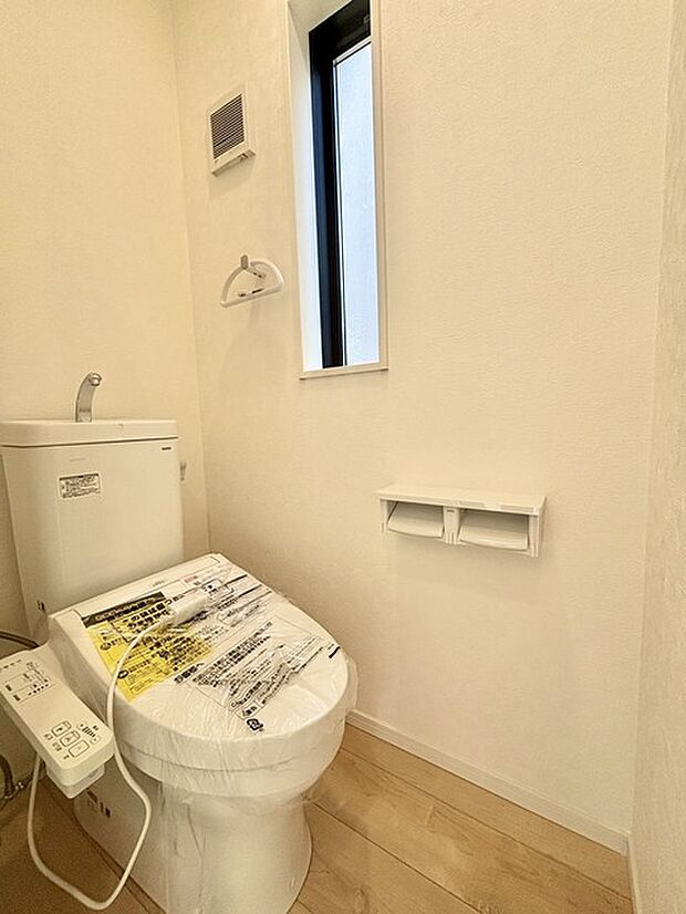 1.2階にそれぞれトレイがございます。朝の混雑時に分散して利用できるほか、ゲスト用としても使い分けることもできます。 