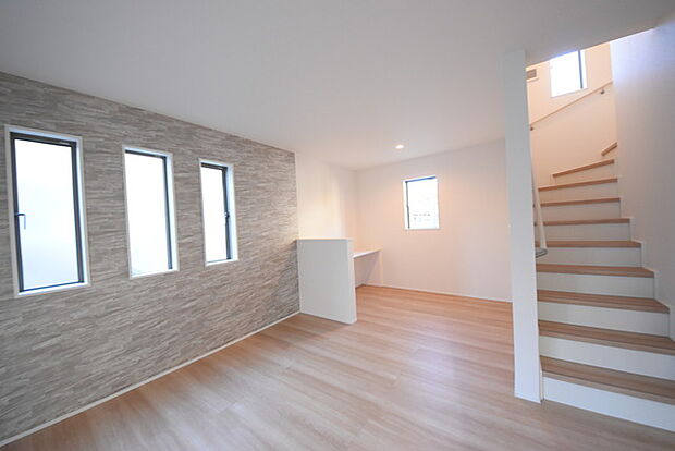 夕食の時間。家族、友人、両親、親戚との会話がより料理を美味しくしてくれる。あっという間に時間が過ぎてしまう居心地の良さは、普段はほっとする空間としてここにあります。