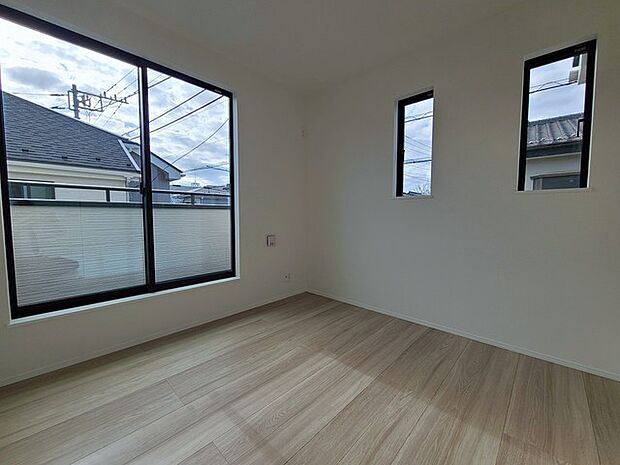 2面採光を確保した明るい室内は、爽やかな風を感じる居心地の良い空間です。