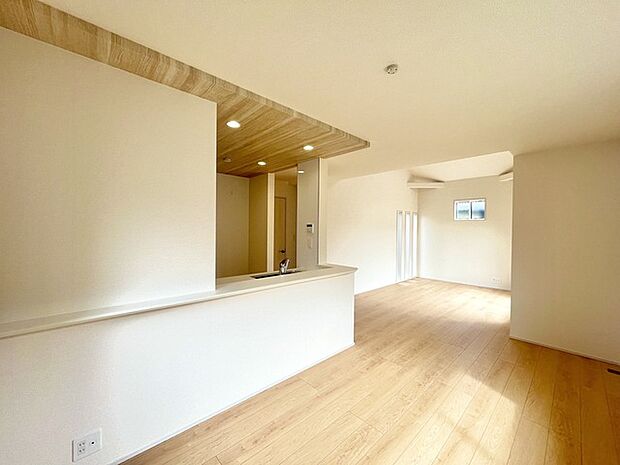 夕食の時間。家族、友人、両親、親戚との会話がより料理を美味しくしてくれる。あっという間に時間が過ぎてしまう居心地の良さは、普段はほっとする空間としてここにあります。