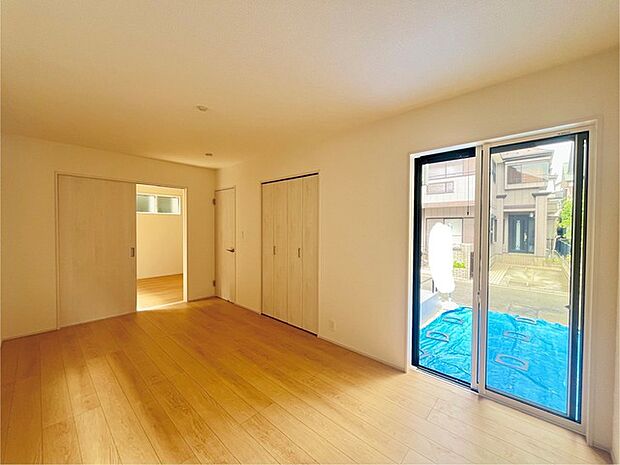 今からここを誰のお部屋にしようか、そんな洋室。大きさは8.25帖です。