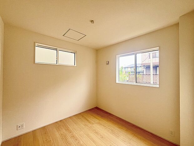 2面採光を確保した明るい室内は、爽やかな風を感じる居心地の良い空間です。