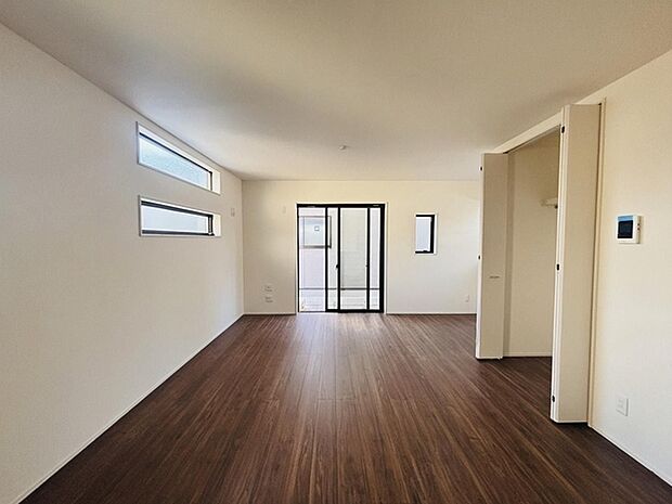 リビングは家具の配置も思いのまま。自由度が高い設計です。