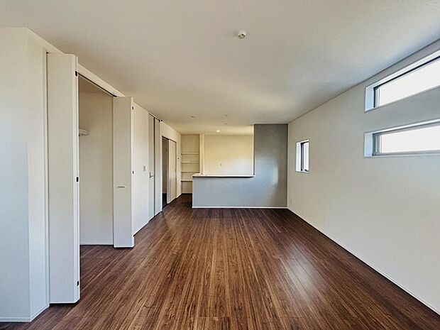 夕食の時間。家族、友人、両親、親戚との会話がより料理を美味しくしてくれる。あっという間に時間が過ぎてしまう居心地の良さは、普段はほっとする空間としてここにあります。