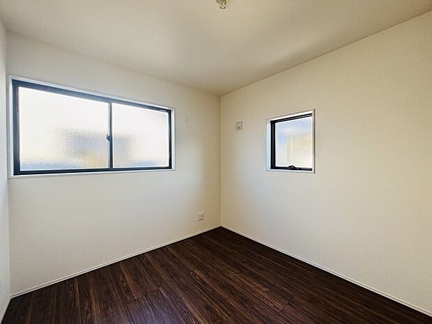 2面採光を確保した明るい室内は、爽やかな風を感じる居心地の良い空間です。