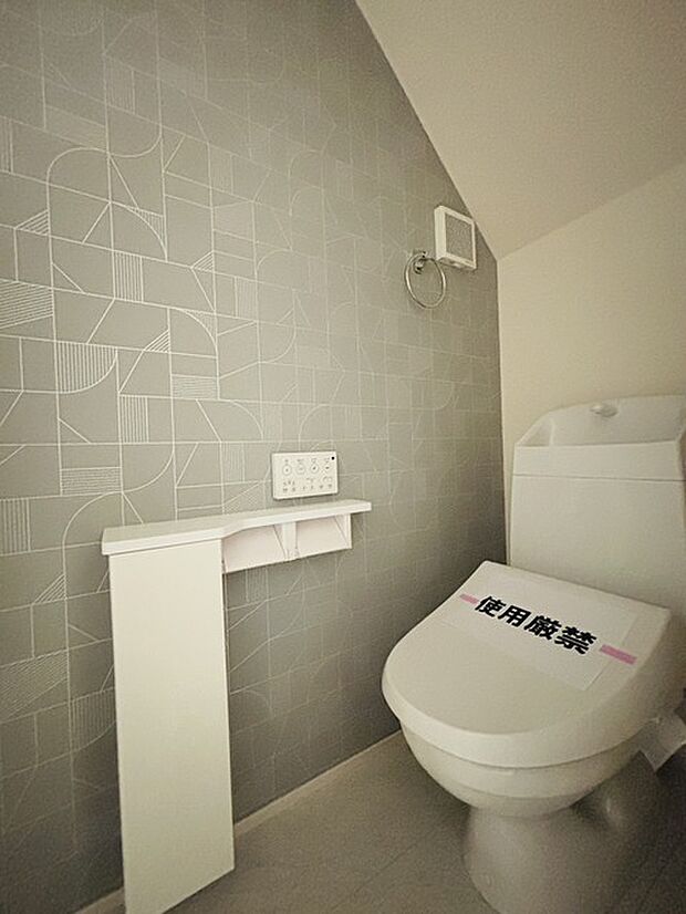 1.2階にそれぞれトレイがございます。朝の混雑時に分散して利用できるほか、ゲスト用としても使い分けることもできます。