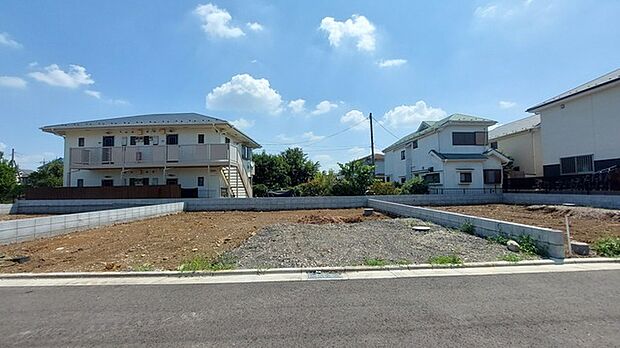 セカンドカーや来客時にも便利なカースペース2台分ございます。 