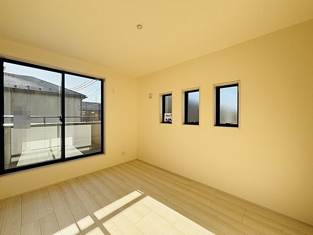 2面採光を確保した明るい室内は、爽やかな風を感じる居心地の良い空間です。 