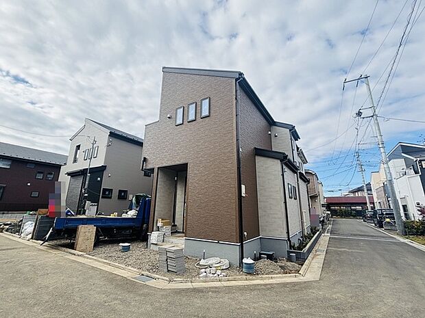 気持ちよくご家族やゲストを送迎できるスタイリッシュでスッキリとした玄関です。