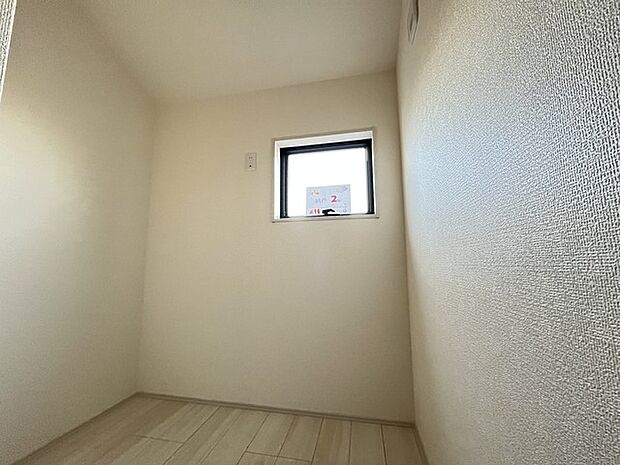 季節ものの片づけに便利な納戸