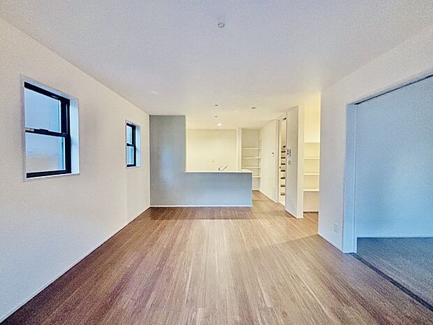 夕食の時間。家族、友人、両親、親戚との会話がより料理を美味しくしてくれる。あっという間に時間が過ぎてしまう居心地の良さは、普段はほっとする空間としてここにあります。