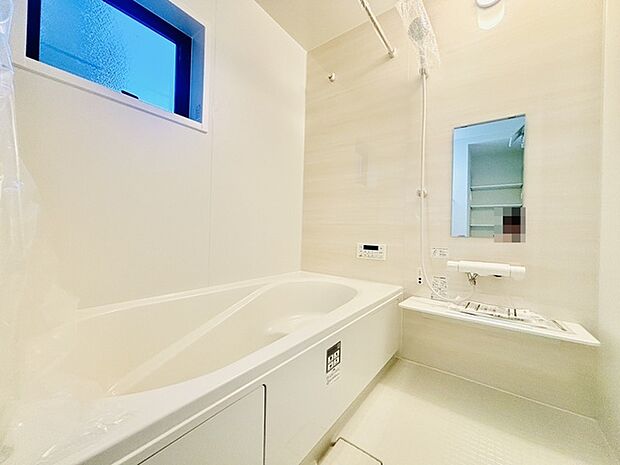 落ち着いた色味の浴室で1日の疲れをゆっくりと癒してください。