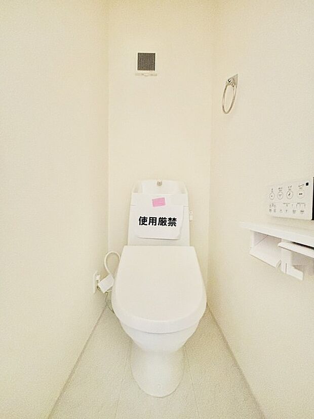 1.2階にそれぞれトレイがございます。朝の混雑時に分散して利用できるほか、ゲスト用としても使い分けることもできます。