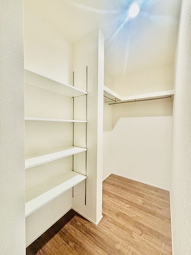 大容量のパントリーがございますので、非常食や食品のストックも沢山置けます。