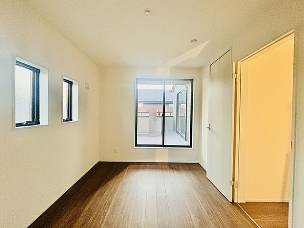 収納で悩む時間をなくしたい。家族の衣服が多くても頼もしいWIC(ウォークインクローゼット)