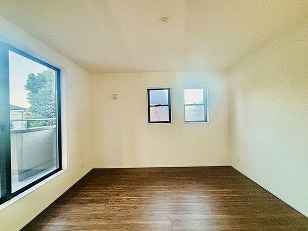 窓から眺める風景は一日の疲れを癒すヒーリングを奏でる、心地の良い時間を演出してくれます。室内も重要ですが、周りの環境もマイホーム選びの大事なポイント