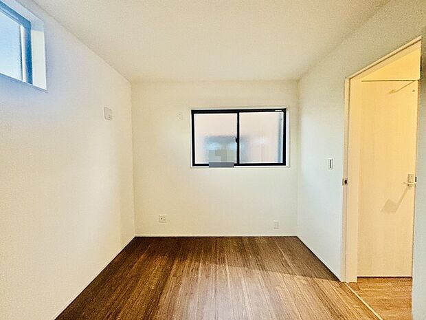 広々収納で、仕事着、普段着をまとめて収納できます。