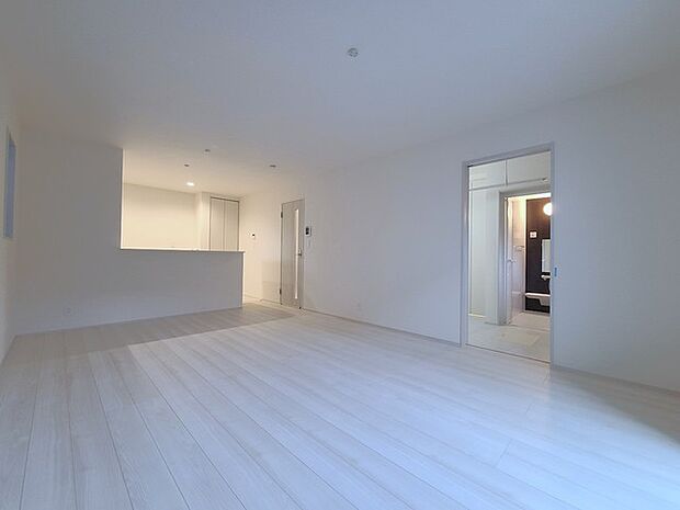 夕食の時間。家族、友人、両親、親戚との会話がより料理を美味しくしてくれる。あっという間に時間が過ぎてしまう居心地の良さは、普段はほっとする空間としてここにあります。 