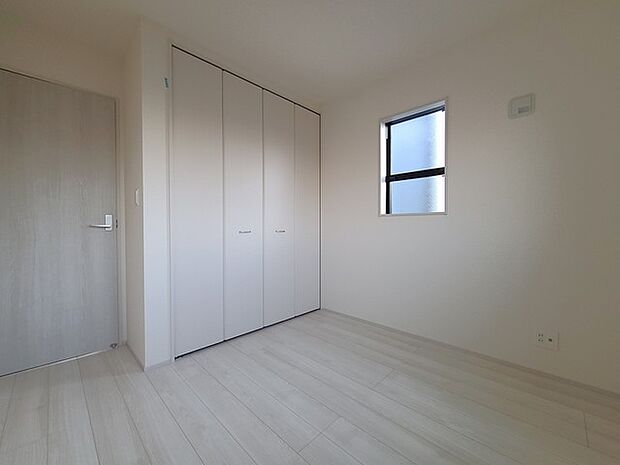 大容量クローゼット付き！家族の成長と共に増える荷物もスッキリ収納。 