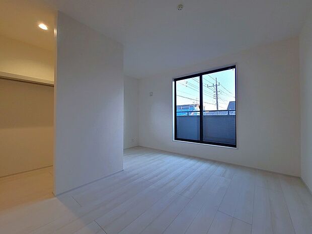 収納で悩む時間をなくしたい。家族の衣服が多くても頼もしいWIC（ウォークインクローゼット） 