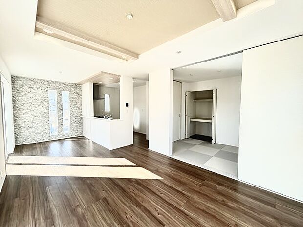 夕食の時間。家族、友人、両親、親戚との会話がより料理を美味しくしてくれる。あっという間に時間が過ぎてしまう居心地の良さは、普段はほっとする空間としてここにあります。 