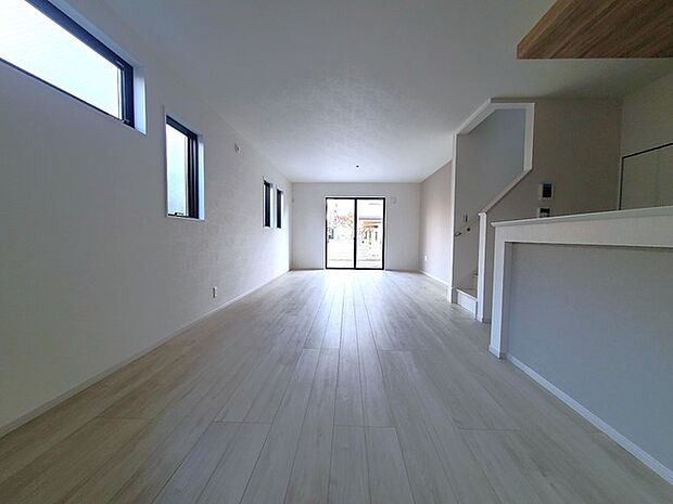 リビングは家具の配置も思いのまま。自由度が高い設計です。 