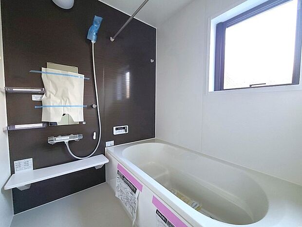 一緒にお風呂に入っている子供達の声がリビングまで聞こえてきそうな広々とした1坪バス  