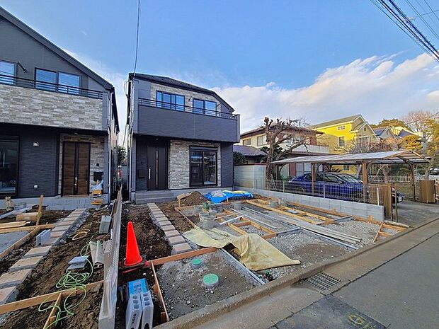 プライバシーを確保しやすい広々としたインナーバルコニー。雨天時でも洗濯物が濡れることなく安心です。 