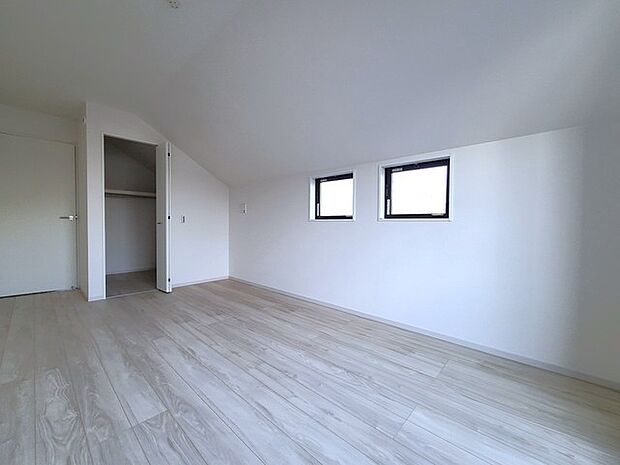 大容量クローゼット付き！家族の成長と共に増える荷物もスッキリ収納。 