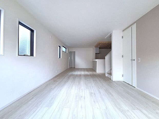 リビングは家具の配置も思いのまま。自由度が高い設計です。 