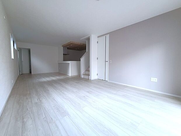 リビングは家具の配置も思いのまま。自由度が高い設計です。 