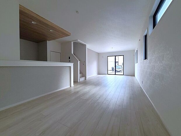 夕食の時間。家族、友人、両親、親戚との会話がより料理を美味しくしてくれる。あっという間に時間が過ぎてしまう居心地の良さは、普段はほっとする空間としてここにあります。 