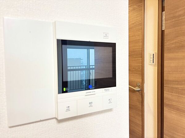モニター付きのインターホン