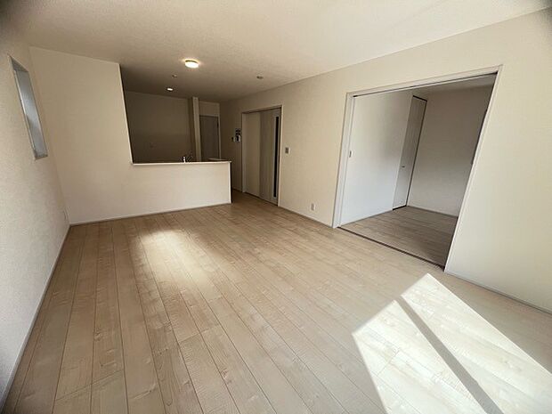 夕食の時間。家族、友人、両親、親戚との会話がより料理を美味しくしてくれる。あっという間に時間が過ぎてしまう居心地の良さは、普段はほっとする空間としてここにあります。